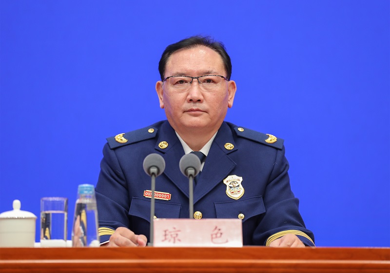 男生把鸡巴插进女生逼里应急部党组成员、消防救援局局长琼色出席新闻发布会